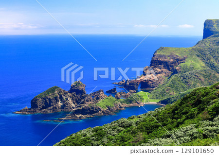 [Shimane Prefecture] Kuniga Coast as seen from Akao Observatory (Nishinoshima, Oki Islands) 129101650
