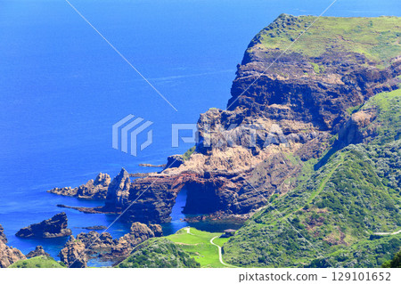 [島根縣] 從赤尾瞭望台眺望的國賀海岸（隱岐諸島西之島） 129101652