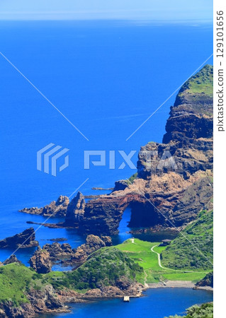 [島根縣] 從赤尾瞭望台眺望的國賀海岸（隱岐諸島西之島） 129101656