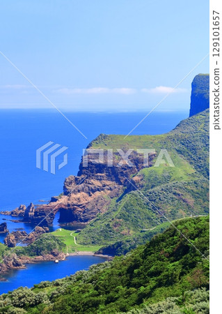 [島根縣] 從赤尾瞭望台眺望的國賀海岸（隱岐諸島西之島） 129101657