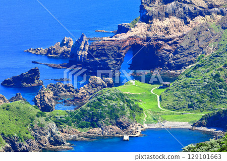 [島根縣] 從赤尾瞭望台眺望的國賀海岸（隱岐諸島西之島） 129101663