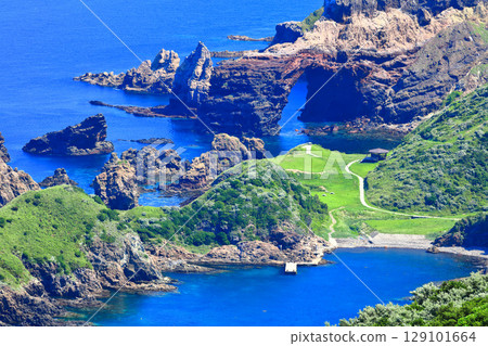 [島根縣] 從赤尾瞭望台眺望的國賀海岸（隱岐諸島西之島） 129101664