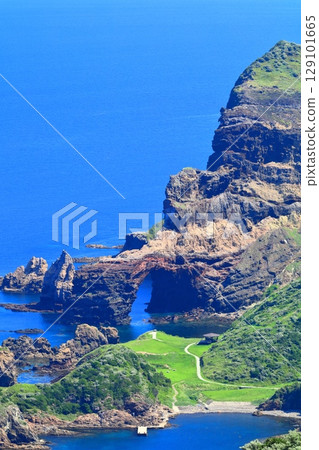 [島根縣] 從赤尾瞭望台眺望的國賀海岸（隱岐諸島西之島） 129101665
