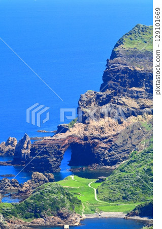 [Shimane Prefecture] Kuniga Coast as seen from Akao Observatory (Nishinoshima, Oki Islands) 129101669