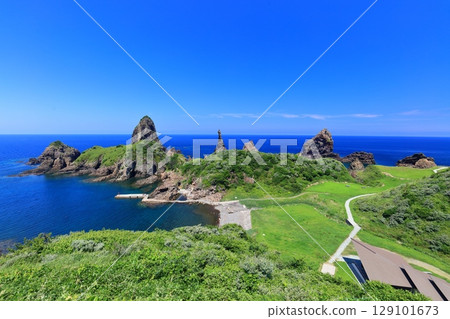 [Shimane Prefecture] Kunigahama Beach on the Kuniga Coast on a clear day (Nishinoshima, Oki Islands) 129101673