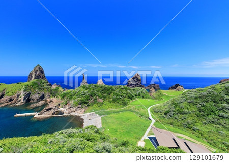 [島根縣] 晴朗的日子裡的國賀海岸國比濱海灘（隱岐諸島西之島） 129101679