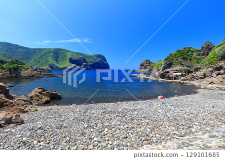 [島根縣] 晴朗的日子裡的國賀海岸國比濱海灘（隱岐諸島西之島） 129101685