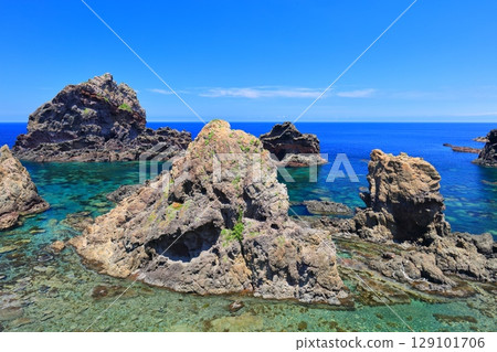 [Shimane Prefecture] Heavenly realm of Kuniga Coast on a clear day (Nishinoshima, Oki Islands) 129101706
