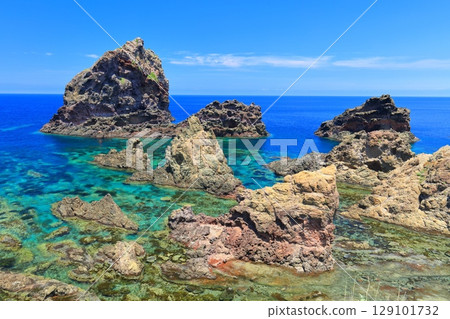 [Shimane Prefecture] Heavenly realm of Kuniga Coast on a clear day (Nishinoshima, Oki Islands) 129101732