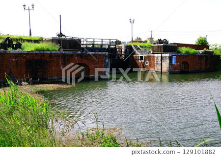 橫利根船閘是大正時代建造的寶貴土木工程遺產,至今仍在運作 橫利根船閘是大正時代建造的寶貴土木工程遺產,至今仍在運作 129101882