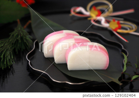 New Year dishes red and white kamaboko 129102404