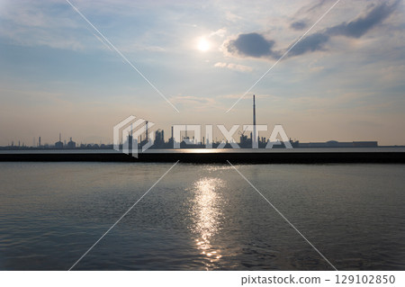 Factory and sunset (Oita City, Oita Prefecture) 129102850