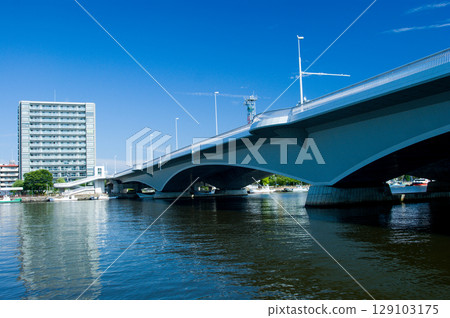 Yanagi Bridge 129103175
