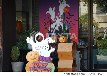 商店裡的情人節裝飾 商店裡的情人節裝飾 129103523