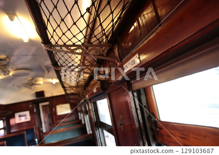 Retro interior of the JNR Oha35 series old passenger car (Oigawa Railway preserved vehicle) 129103687