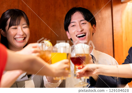 Drinking party: Men and women toasting with various drinks Drinking party: Men and women toasting with various drinks 129104028