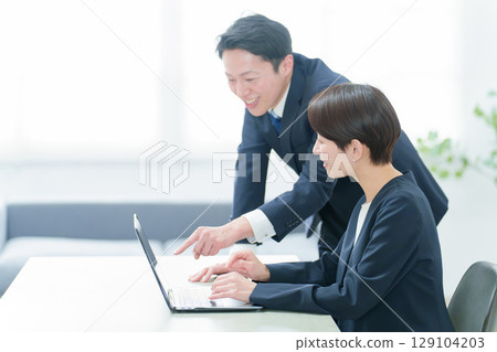 Business person using a computer in the office 129104203