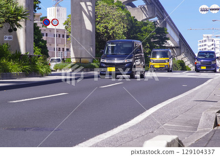 Cars and traffic on urban roads 129104337