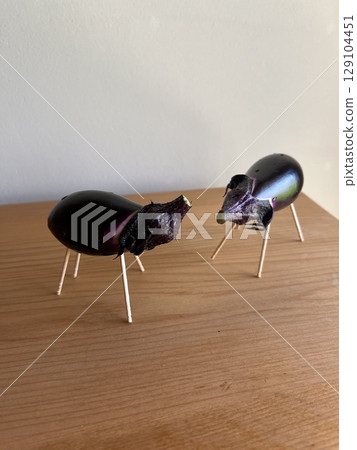 [Vegetables] Eggplant spirit horse and wooden table | Obon decorations 129104451