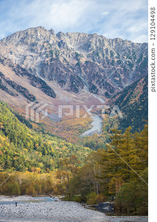 長野縣上高地美麗的秋日風景 129104498