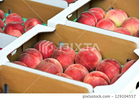 Peaches in a cardboard box Peaches in a cardboard box 129104557