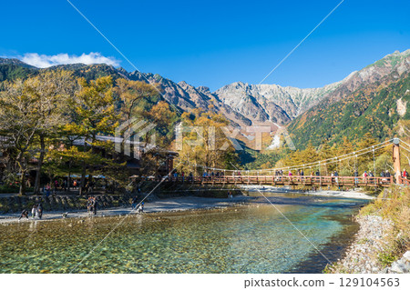 Beautiful autumn scenery of Kamikochi in Nagano Prefecture Beautiful autumn scenery of Kamikochi in Nagano Prefecture 129104563