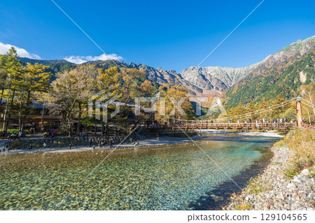 Beautiful autumn scenery of Kamikochi in Nagano Prefecture Beautiful autumn scenery of Kamikochi in Nagano Prefecture 129104565