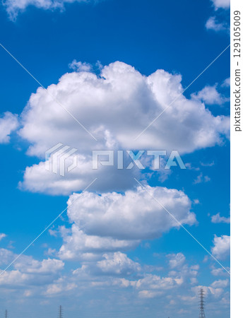 Yokohama cityscape in Japan. Power lines and the "summer sky." The Japanese archipelago continues to be extremely hot... Countless huge clouds float in the sky = 31st 129105009