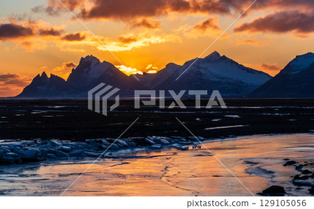 Golden hour along iceland's south coast Golden hour along iceland's south coast 129105056