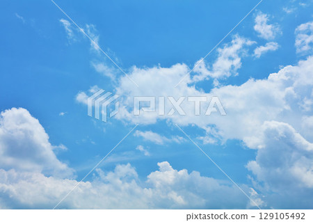 夏天藍天和雲彩 夏天藍天和雲彩 129105492