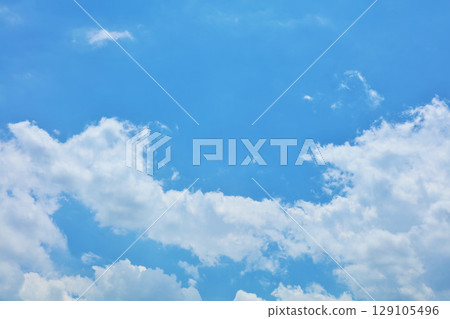 夏天藍天和雲彩 夏天藍天和雲彩 129105496