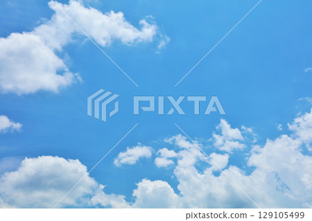 夏天藍天和雲彩 夏天藍天和雲彩 129105499