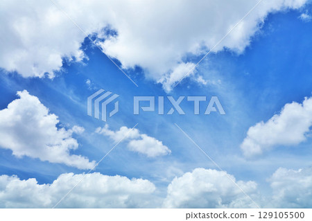 夏天藍天和雲彩 夏天藍天和雲彩 129105500