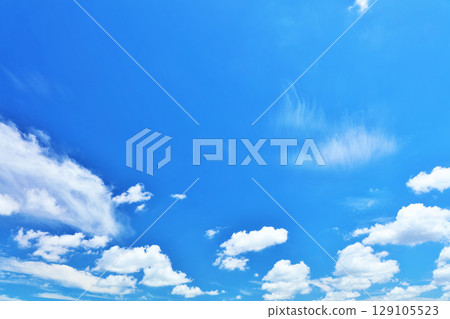 夏天藍天和雲彩 夏天藍天和雲彩 129105523