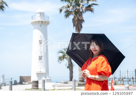 夏天前往野間崎燈塔的一位女士 夏天前往野間崎燈塔的一位女士 129105897
