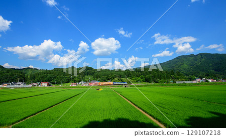Rice field art station: Trains stopping at Kamihinokinai Station on the Akita Nairiku Line Rice field art station: Trains stopping at Kamihinokinai Station on the Akita Nairiku Line 129107218
