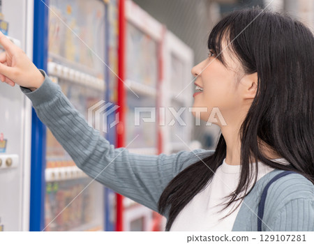 Young woman vending machine Young woman vending machine 129107281