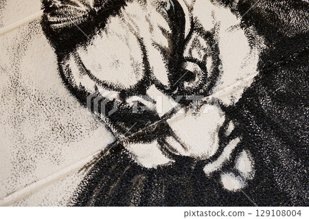 牆上描繪的是石見神樂的勇者之神 牆上描繪的是石見神樂的勇者之神 129108004