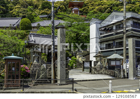Temple gate of Yakuoji Temple, Minami Town, Tokushima Prefecture, 23rd of the 88 Shikoku Temples 129108567