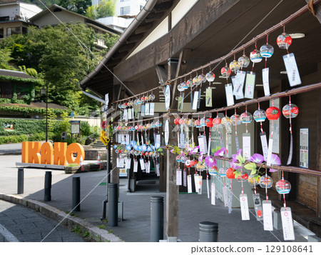 夏日伊香保溫泉:石階入口處的風鈴 夏日伊香保溫泉:石階入口處的風鈴 129108641