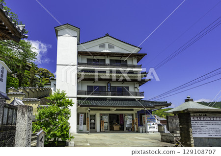 23rd of the 88 Shikoku Temples, Yakuoji Temple, Sutra Office, Rurikaku, Minami Town, Tokushima Prefecture 129108707