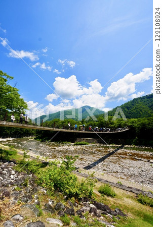 橫跨白川鄉的橋樑 橫跨白川鄉的橋樑 129108924