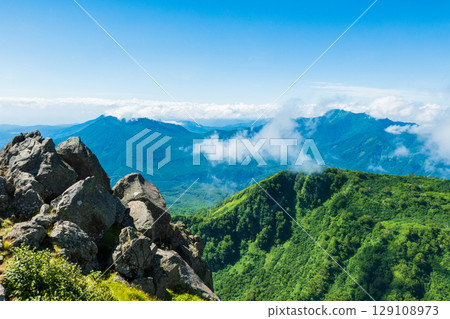 夏季攀登妙高山（從連綿山路段至山頂：眺望黑姬山、高妻山） 129108973