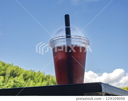 夏日天空和莓果汽水的瞬間 129109098