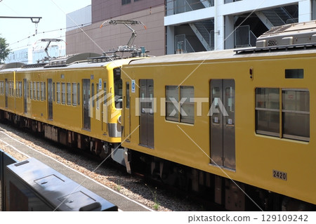 Seibu Railway's old 2000 series train heading to Ohmi Railway (Koteji Depot → JR Shin-Akatsu Station) 129109242