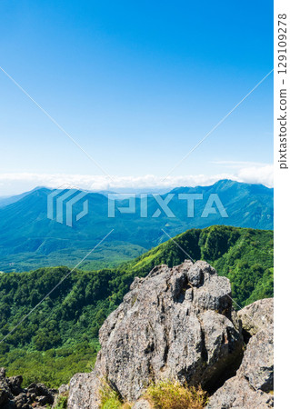 Climbing Mt. Myoko in summer (view of Mt. Kurohime and Mt. Takatsume from the summit of the South Peak) 129109278