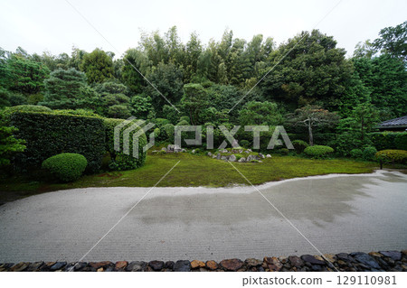 Garden scenery at the sub-temple of Tofukuji Temple, Fuda-in 129110981