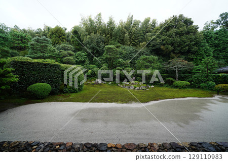 Garden scenery at the sub-temple of Tofukuji Temple, Fuda-in 129110983