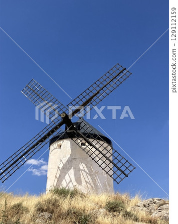 唐吉訶德的世界和白色風車的風景 129112159