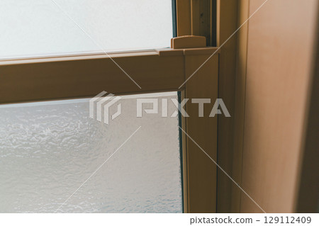 Privacy film on window glass 129112409